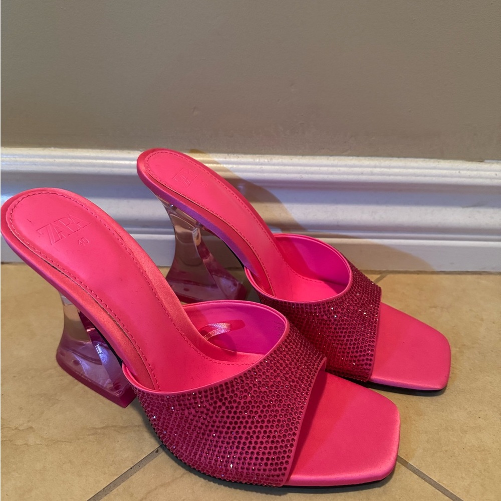 NEW AND NEVER WORN Zara Heels